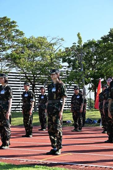 图片包含 户外, 建筑, 木, 桌子 AI 生成的内容可能不正确。